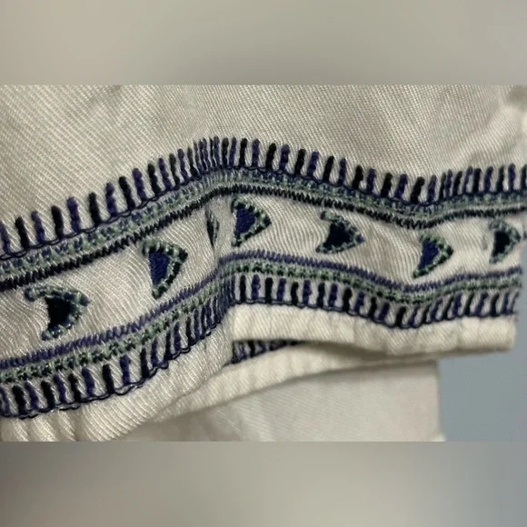 Lucky Brand Embroidered White Blue & Green boho Women's Top 3/4 size medium - Picture 5 of 9